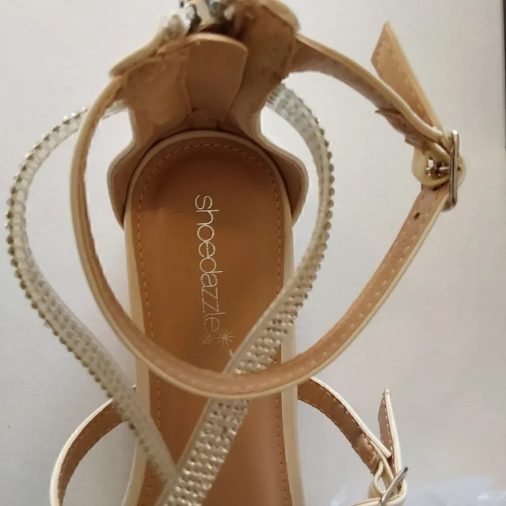 Shoe Dazzle Sandals Sz 8 Bone New